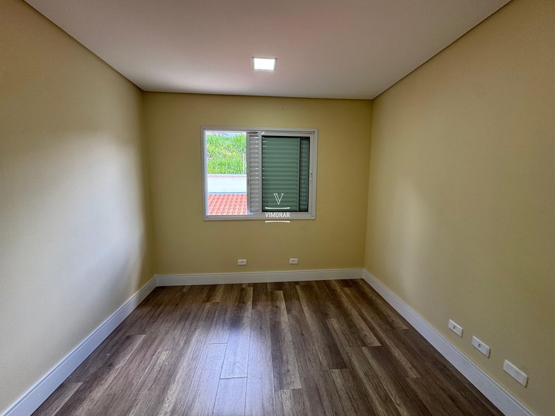 Sobrado em condom&iacute;nio fechado 4 dormit&oacute;rios sendo 1 su&iacute;te + 3 vagas de garagem  Guarulhos - 