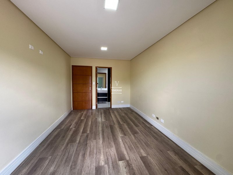 Sobrado em condom&iacute;nio fechado 4 dormit&oacute;rios sendo 1 su&iacute;te + 3 vagas de garagem  Guarulhos - 