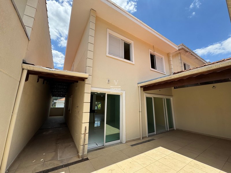 Sobrado em condom&iacute;nio fechado 4 dormit&oacute;rios sendo 1 su&iacute;te + 3 vagas de garagem  Guarulhos - 