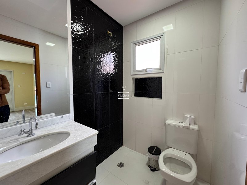 Sobrado em condom&iacute;nio fechado 4 dormit&oacute;rios sendo 1 su&iacute;te + 3 vagas de garagem  Guarulhos - 