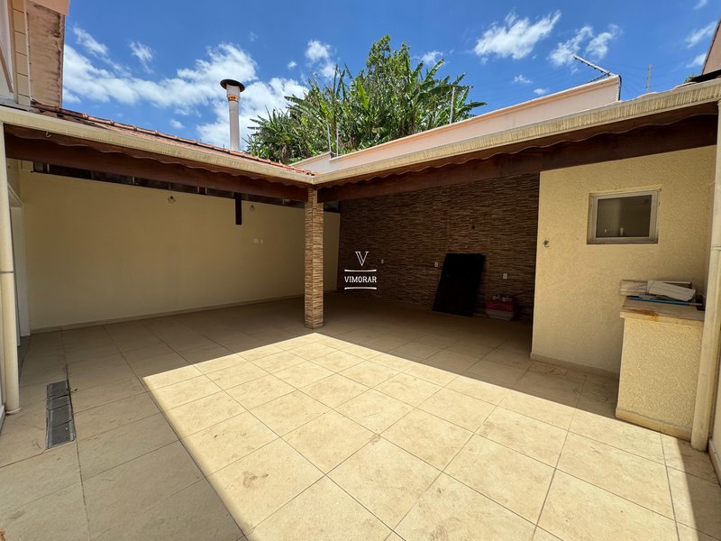 Sobrado em condom&iacute;nio fechado 4 dormit&oacute;rios sendo 1 su&iacute;te + 3 vagas de garagem  Guarulhos - 