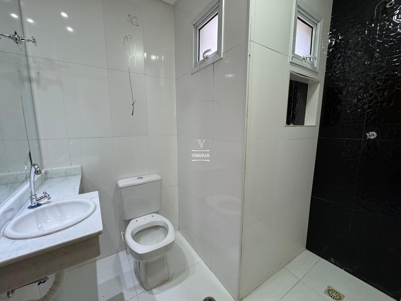 Sobrado em condom&iacute;nio fechado 4 dormit&oacute;rios sendo 1 su&iacute;te + 3 vagas de garagem  Guarulhos - 