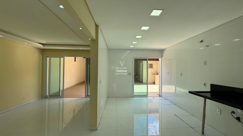 Sobrado em condom&iacute;nio fechado 4 dormit&oacute;rios sendo 1 su&iacute;te + 3 vagas de garagem  Guarulhos - 