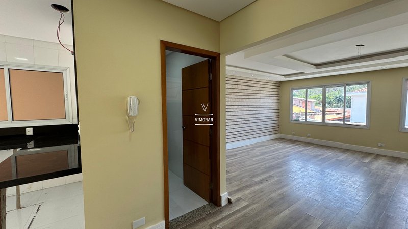 Sobrado em condom&iacute;nio fechado 4 dormit&oacute;rios sendo 1 su&iacute;te + 3 vagas de garagem  Guarulhos - 