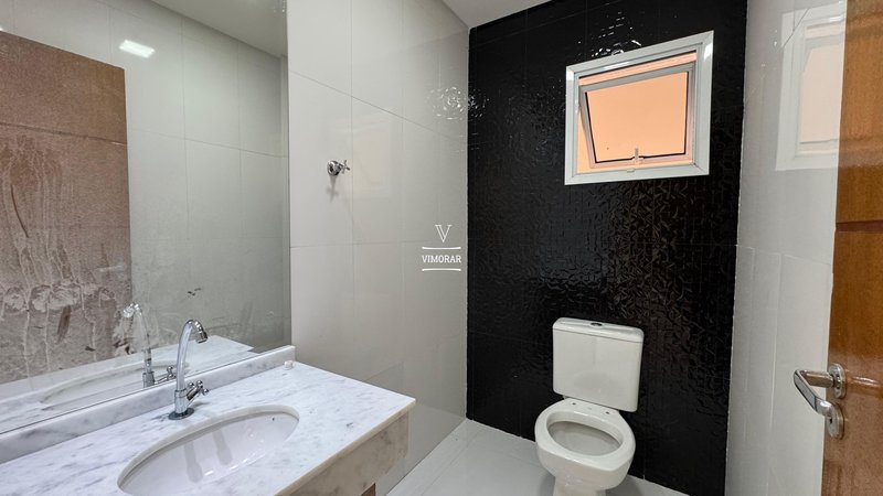 Sobrado em condom&iacute;nio fechado 4 dormit&oacute;rios sendo 1 su&iacute;te + 3 vagas de garagem  Guarulhos - 