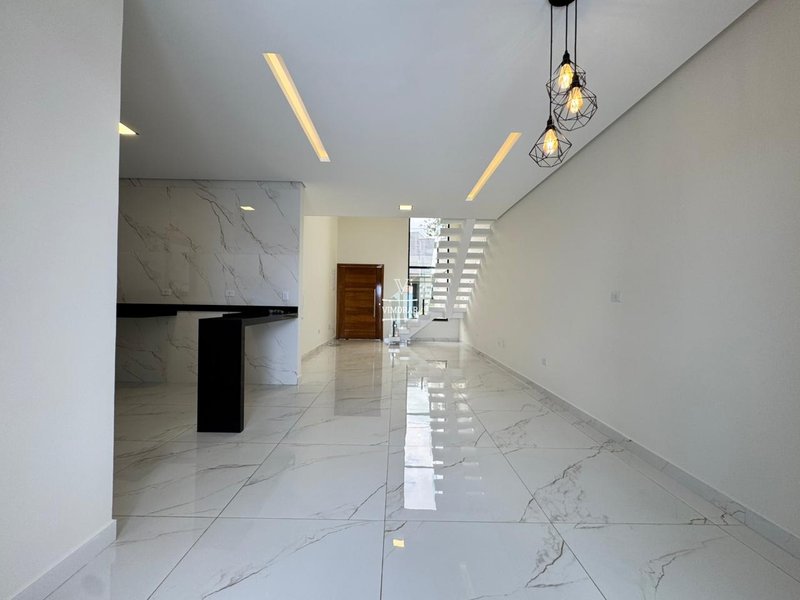 Sobrado 3 su&iacute;tes + 3 vagas de garagem  Guarulhos - 