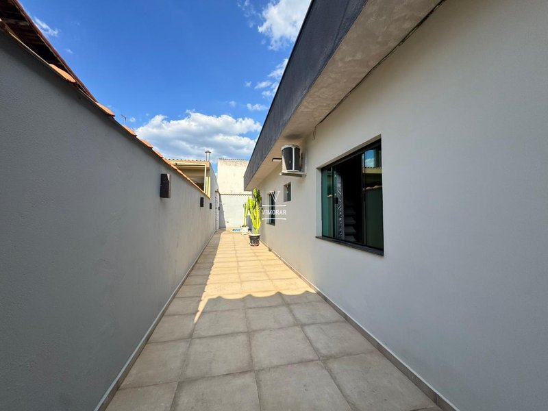 Casa 3 dormit&oacute;rios sendo 1 su&iacute;te + &aacute;rea gourmet com piscina  Itaquaquecetuba - 