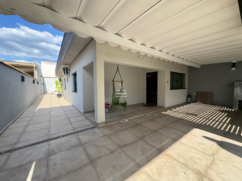 Casa 3 dormit&oacute;rios sendo 1 su&iacute;te + &aacute;rea gourmet com piscina  Itaquaquecetuba - 