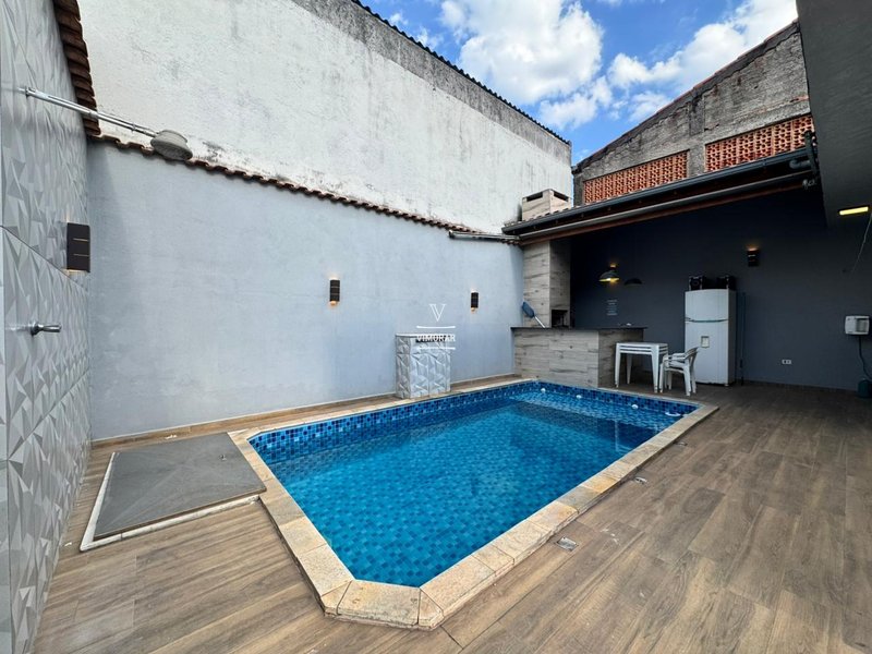 Casa 3 dormit&oacute;rios sendo 1 su&iacute;te + &aacute;rea gourmet com piscina  Itaquaquecetuba - 