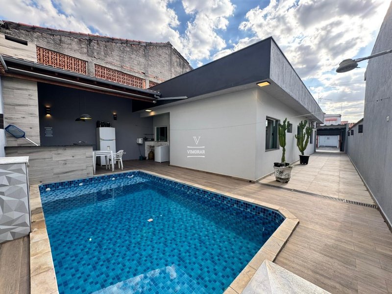 Casa 3 dormit&oacute;rios sendo 1 su&iacute;te + &aacute;rea gourmet com piscina  Itaquaquecetuba - 