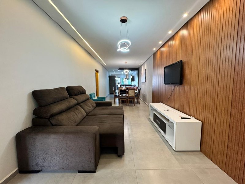 Casa 3 dormit&oacute;rios sendo 1 su&iacute;te + &aacute;rea gourmet com piscina  Itaquaquecetuba - 