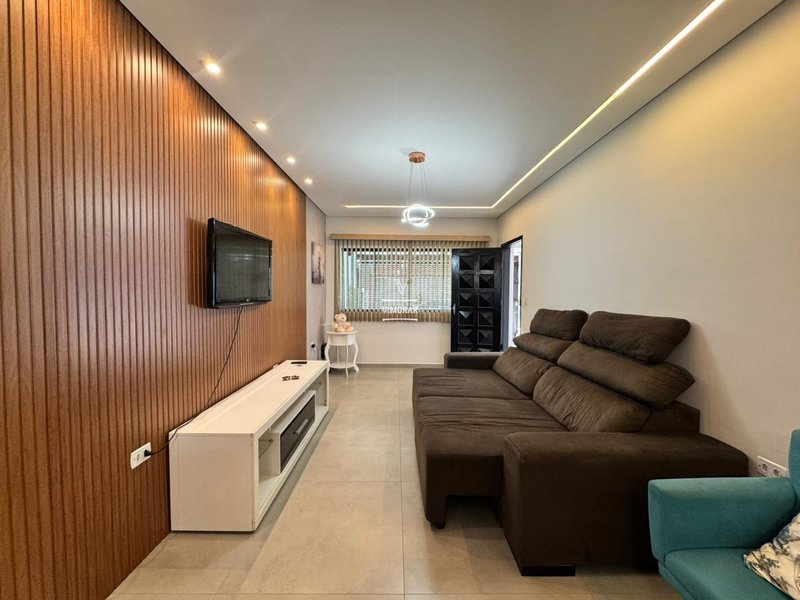 Casa 3 dormit&oacute;rios sendo 1 su&iacute;te + &aacute;rea gourmet com piscina  Itaquaquecetuba - 
