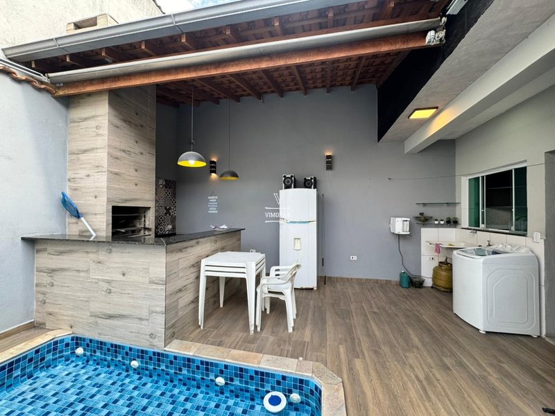 Casa 3 dormit&oacute;rios sendo 1 su&iacute;te + &aacute;rea gourmet com piscina  Itaquaquecetuba - 