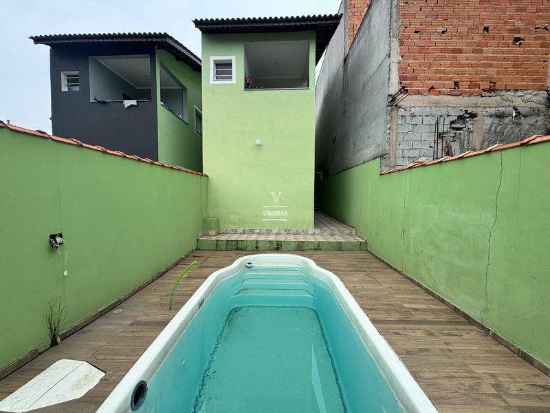 Sobrado 2 dormit&oacute;rios + 2 vagas de garagem  Itaquaquecetuba - 