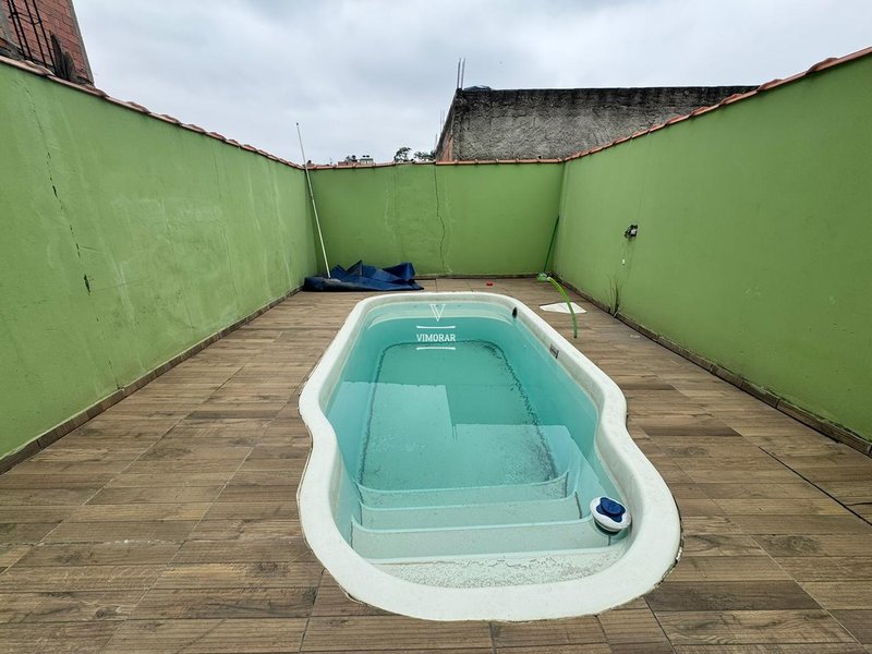 Sobrado 2 dormit&oacute;rios + 2 vagas de garagem  Itaquaquecetuba - 