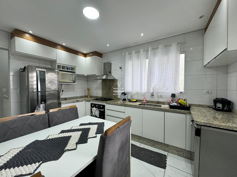 Sobrado 2 dormit&oacute;rios + 2 vagas de garagem  Itaquaquecetuba - 