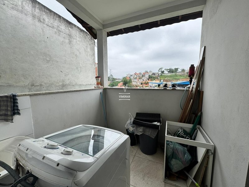 Sobrado 2 dormit&oacute;rios + 2 vagas de garagem  Itaquaquecetuba - 