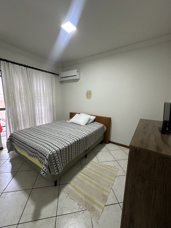 Apartamento em Itapema, Meia Praia, 3 Dormitórios próximo Russi Russi  Itapema - 