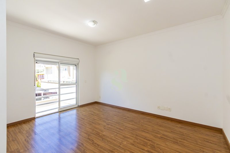 Sobrado &agrave; venda em Santa Felicidade &ndash; 104 m&sup2; | 3 quartos (1 su&iacute;te) | 1 vaga Rua Daniel Cesário Pereira Curitiba - 