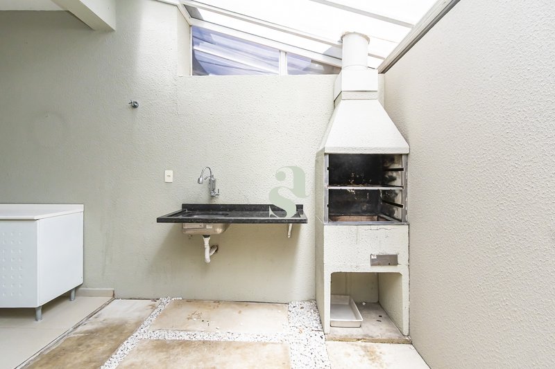 Sobrado &agrave; venda em Santa Felicidade &ndash; 104 m&sup2; | 3 quartos (1 su&iacute;te) | 1 vaga Rua Daniel Cesário Pereira Curitiba - 