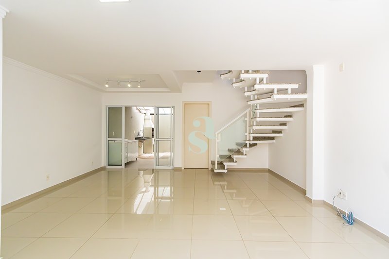 Sobrado &agrave; venda em Santa Felicidade &ndash; 104 m&sup2; | 3 quartos (1 su&iacute;te) | 1 vaga Rua Daniel Cesário Pereira Curitiba - 