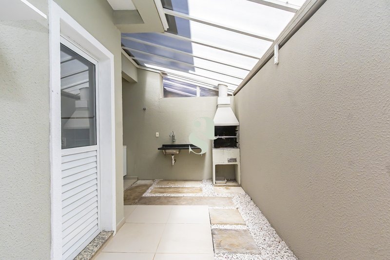 Sobrado &agrave; venda em Santa Felicidade &ndash; 104 m&sup2; | 3 quartos (1 su&iacute;te) | 1 vaga Rua Daniel Cesário Pereira Curitiba - 