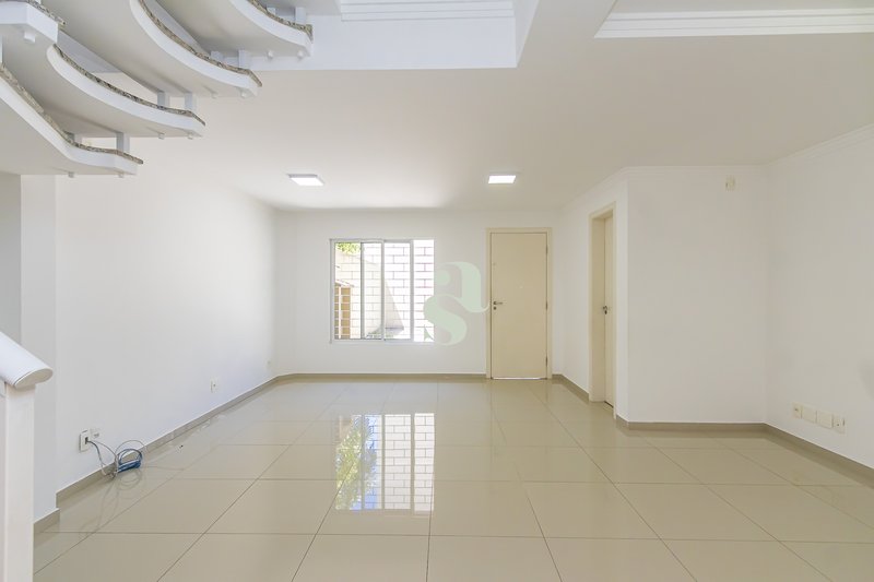 Sobrado &agrave; venda em Santa Felicidade &ndash; 104 m&sup2; | 3 quartos (1 su&iacute;te) | 1 vaga Rua Daniel Cesário Pereira Curitiba - 