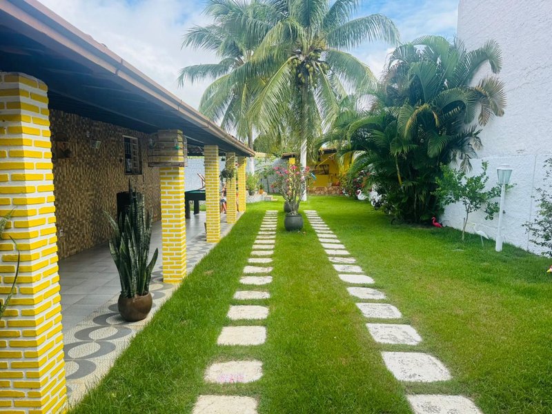 CASA 4 QUARTOS VARANDA ÁREA VERDE PISCINA GARAGEM 5 CARROS À VENDA EM JAUÁ! Alameda Via Parque Camaçari - 