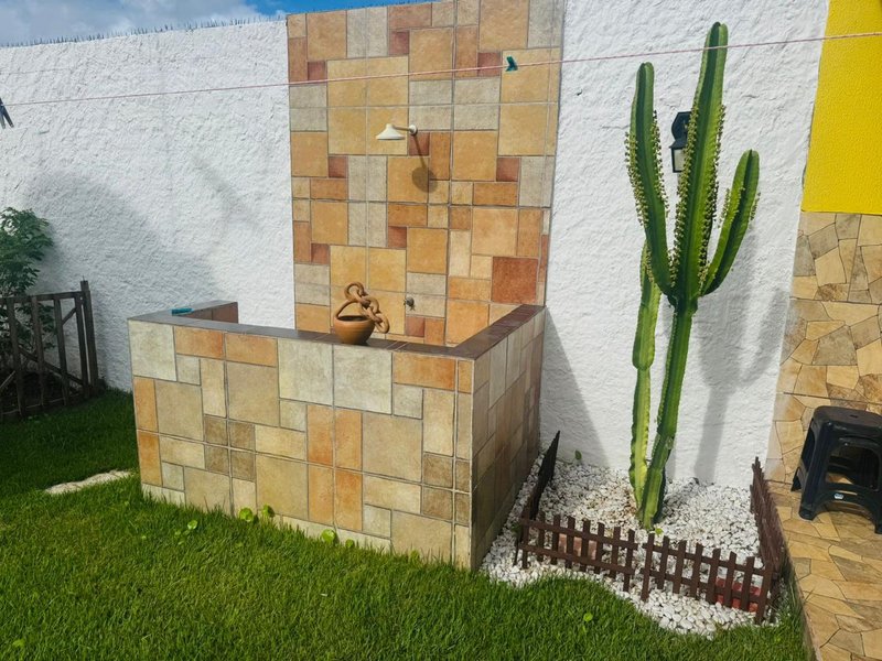 CASA 4 QUARTOS VARANDA ÁREA VERDE PISCINA GARAGEM 5 CARROS À VENDA EM JAUÁ! Alameda Via Parque Camaçari - 