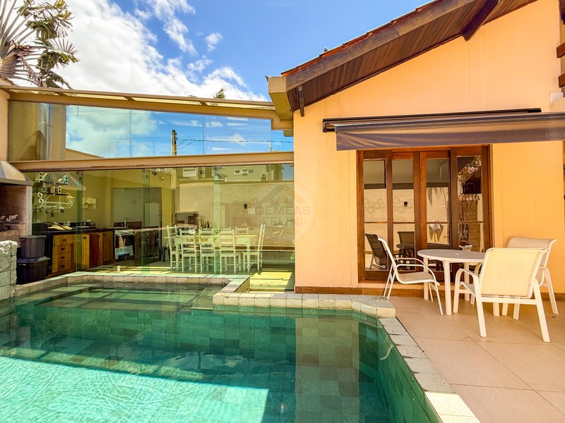 Casa ampla e aconchegante fora de Condom&iacute;nio em Juquehy - VENDA, LOCA&Ccedil;&Atilde;O DI&Aacute;RIA  São Sebastião - 