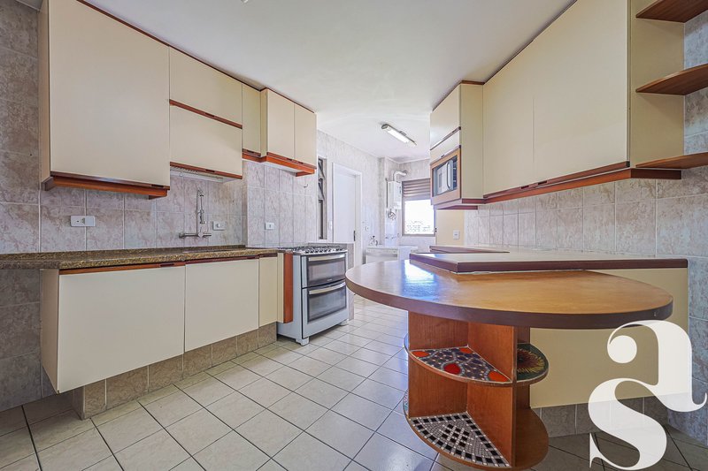 Apartamento &agrave; venda no Cabral &ndash; 111 m&sup2; | 3 quartos (1 su&iacute;te) | 1 vaga - R$795.000,00 Avenida Anita Garibaldi Curitiba - 