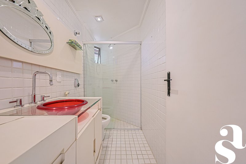 Apartamento &agrave; venda no Cabral &ndash; 111 m&sup2; | 3 quartos (1 su&iacute;te) | 1 vaga - R$795.000,00 Avenida Anita Garibaldi Curitiba - 