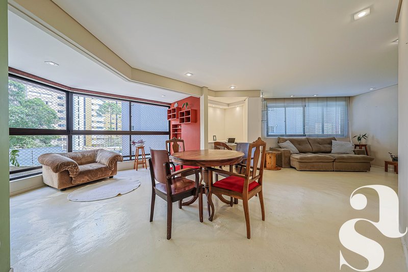 Apartamento &agrave; venda no Cabral &ndash; 111 m&sup2; | 3 quartos (1 su&iacute;te) | 1 vaga - R$795.000,00 Avenida Anita Garibaldi Curitiba - 