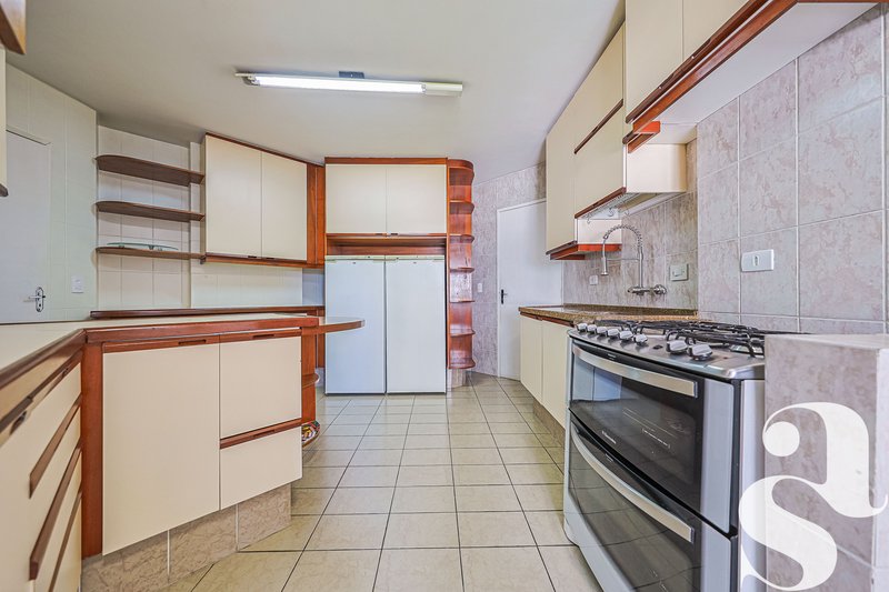 Apartamento &agrave; venda no Cabral &ndash; 111 m&sup2; | 3 quartos (1 su&iacute;te) | 1 vaga - R$795.000,00 Avenida Anita Garibaldi Curitiba - 