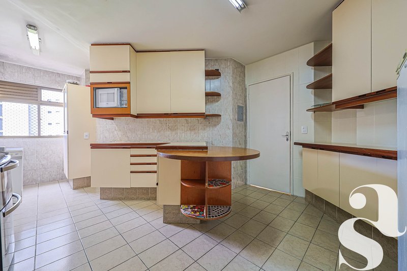 Apartamento &agrave; venda no Cabral &ndash; 111 m&sup2; | 3 quartos (1 su&iacute;te) | 1 vaga - R$795.000,00 Avenida Anita Garibaldi Curitiba - 