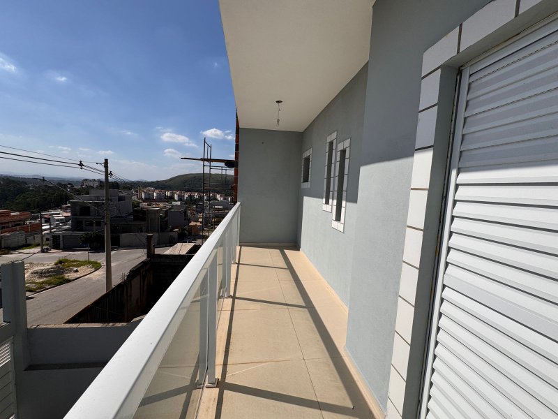 Sobrado com 3 suítes no Jardim dos Abreus em Caieiras Rua Edgar Angelo Dártora Caieiras - 