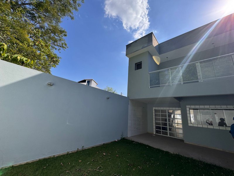 Sobrado com 3 suítes no Jardim dos Abreus em Caieiras Rua Edgar Angelo Dártora Caieiras - 