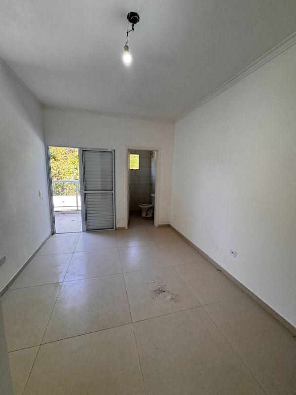 Sobrado com 3 suítes no Jardim dos Abreus em Caieiras Rua Edgar Angelo Dártora Caieiras - 