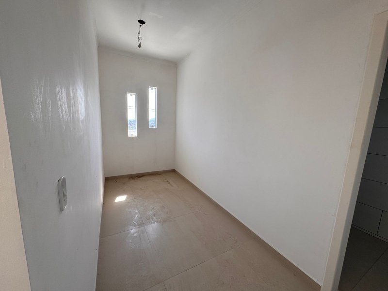 Sobrado com 3 suítes no Jardim dos Abreus em Caieiras Rua Edgar Angelo Dártora Caieiras - 