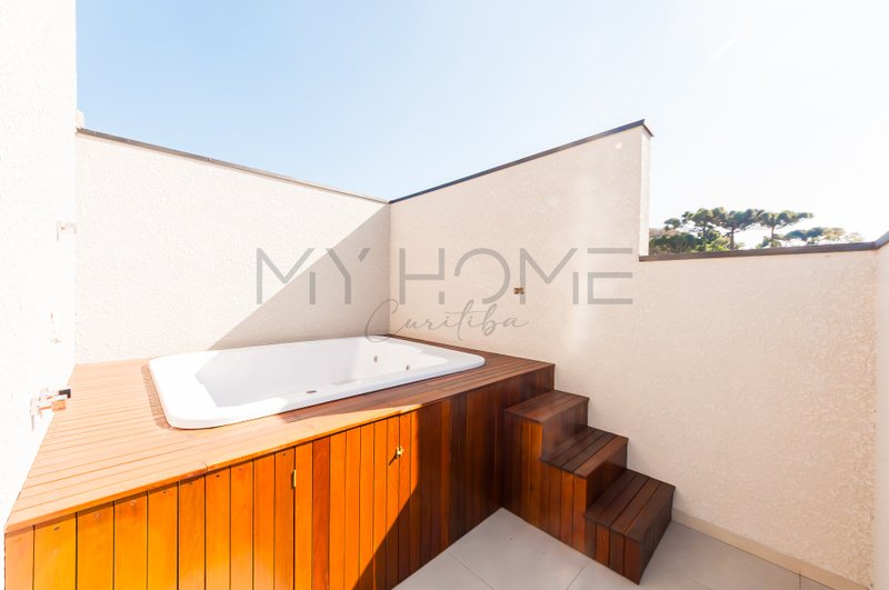 Casa em condomínio à venda nas Mercês Rua Paulo Martins Curitiba - 