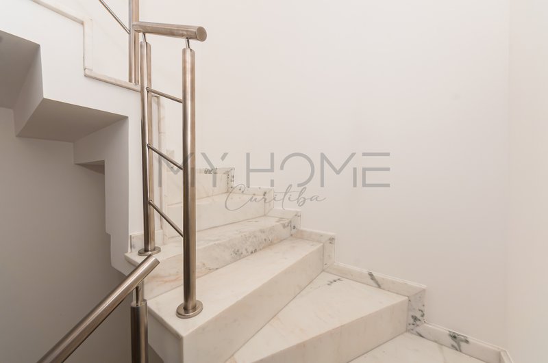 Casa em condomínio à venda nas Mercês Rua Paulo Martins Curitiba - 