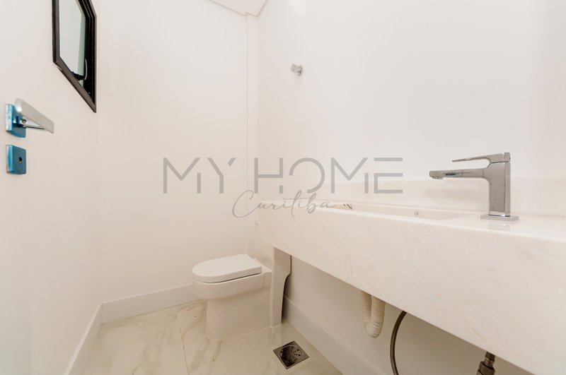 Casa em condomínio à venda nas Mercês Rua Paulo Martins Curitiba - 