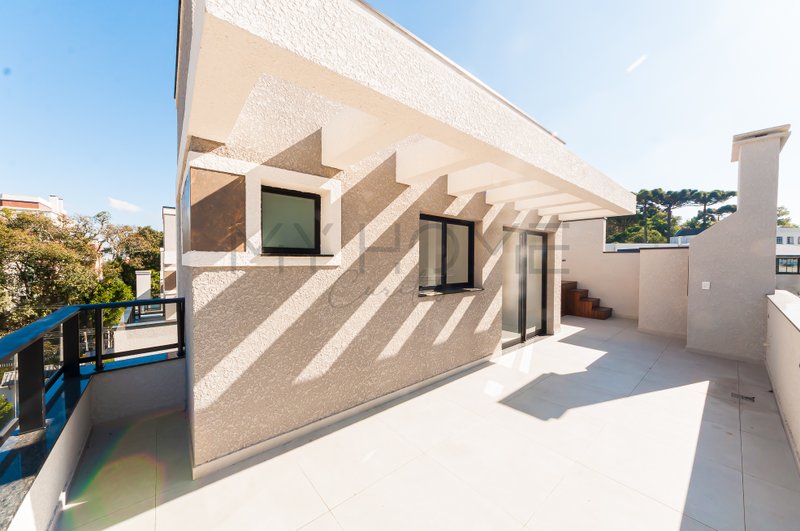 Casa em condomínio à venda nas Mercês Rua Paulo Martins Curitiba - 