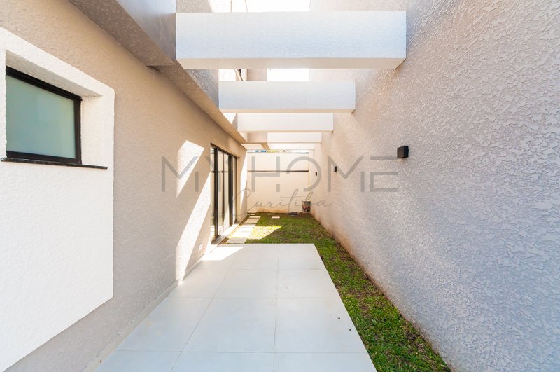 Casa em condomínio à venda nas Mercês Rua Paulo Martins Curitiba - 