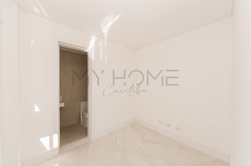 Casa em condomínio à venda nas Mercês Rua Paulo Martins Curitiba - 