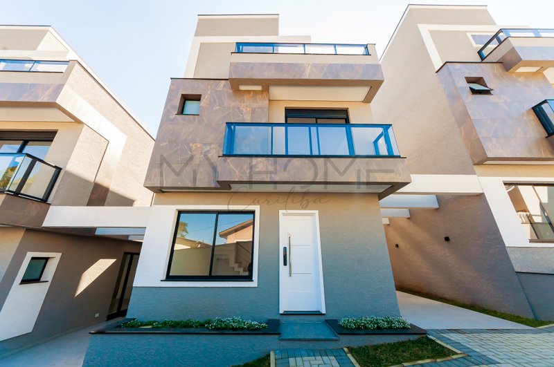 Casa em condomínio à venda nas Mercês Rua Paulo Martins Curitiba - 