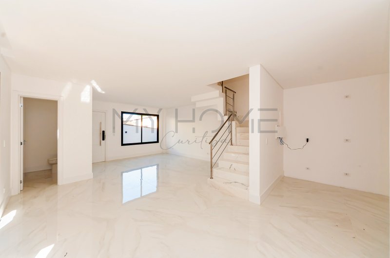 Casa em condomínio à venda nas Mercês Rua Paulo Martins Curitiba - 