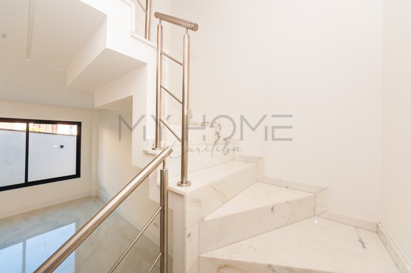 Casa em condomínio à venda nas Mercês Rua Paulo Martins Curitiba - 