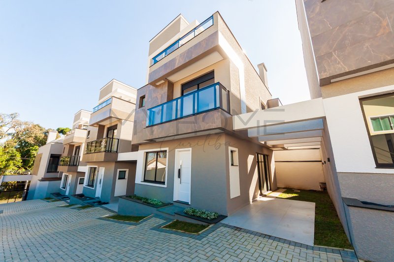 Casa em condomínio à venda nas Mercês Rua Paulo Martins Curitiba - 