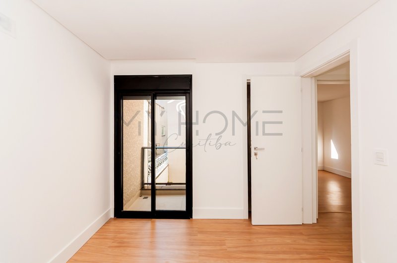 Casa em condomínio à venda nas Mercês Rua Paulo Martins Curitiba - 